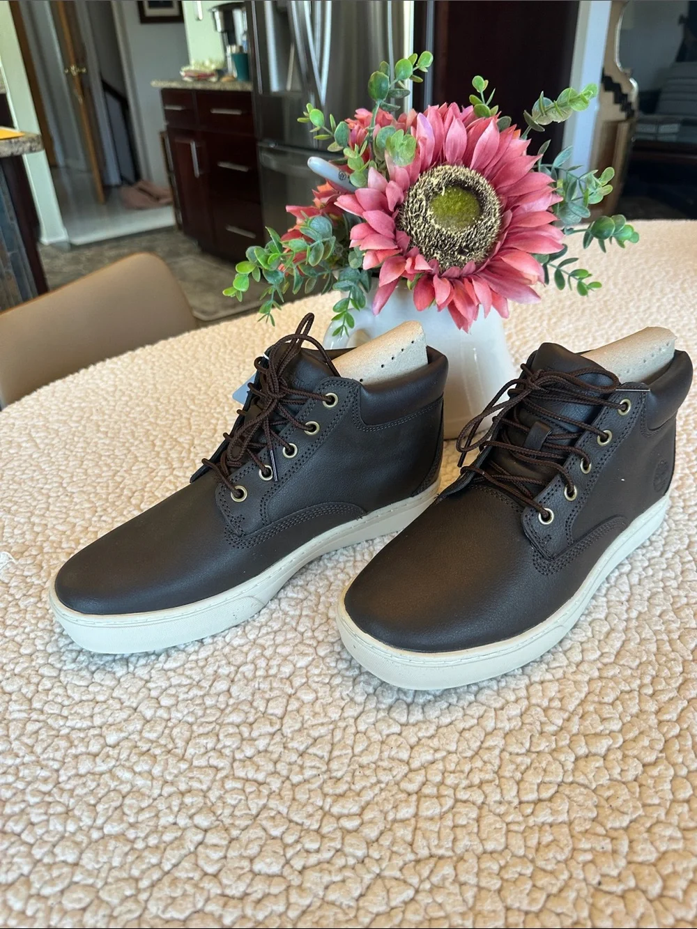 NWT Timberland Men’s Dark Brown Leather Boots with White Sole Sz 8